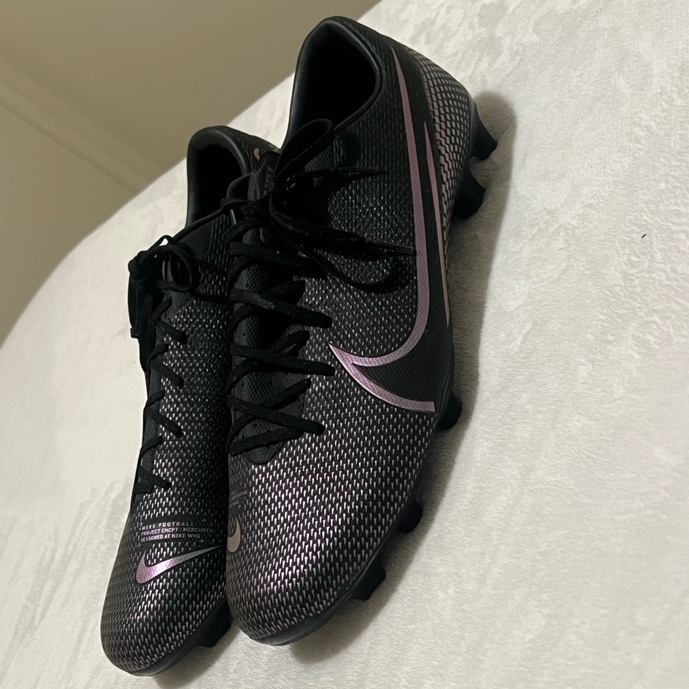 Nike Men’s Black and Purple Soccer Cleats